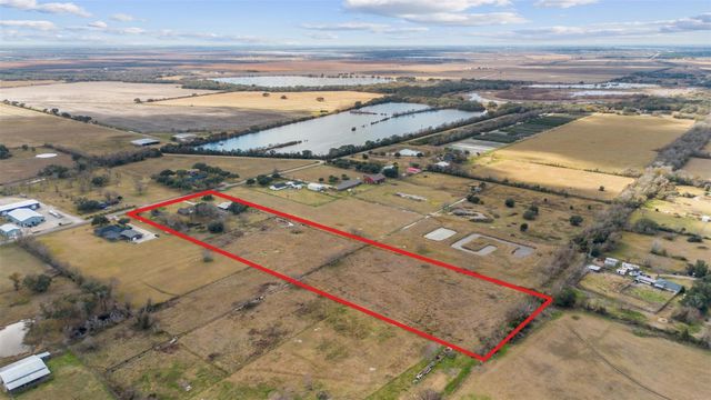 239 County Road 402, Danbury, TX 77534