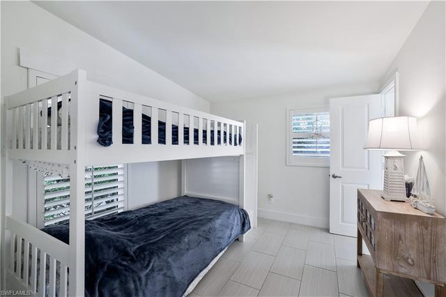 1712 Harbor LN, Naples, FL 34104