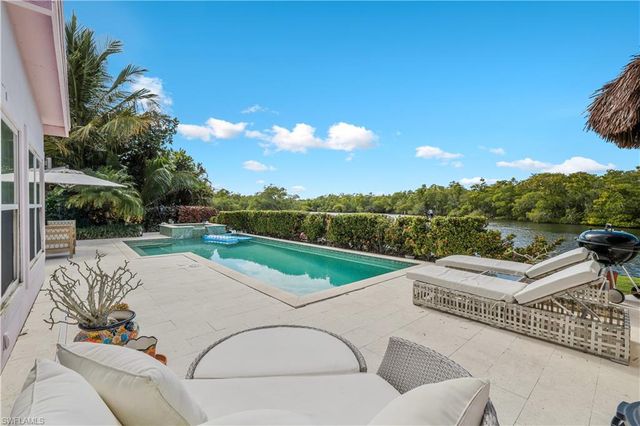 1712 Harbor LN, Naples, FL 34104