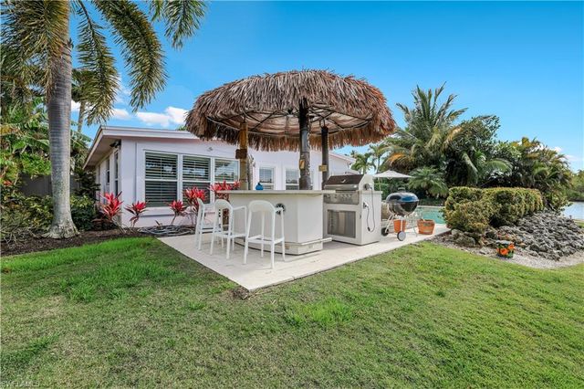 1712 Harbor LN, Naples, FL 34104