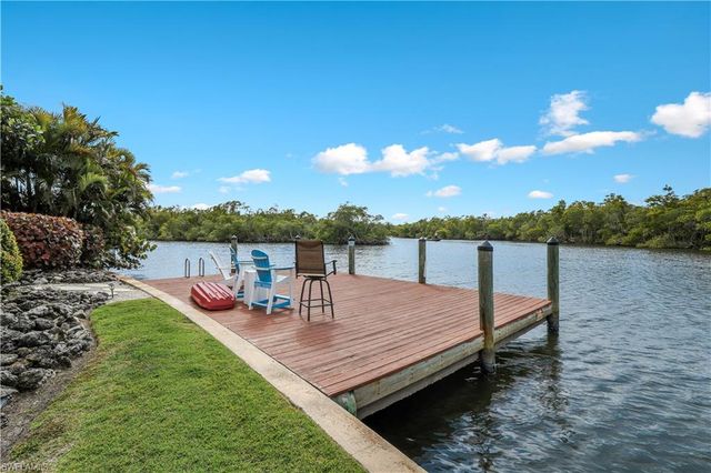 1712 Harbor LN, Naples, FL 34104