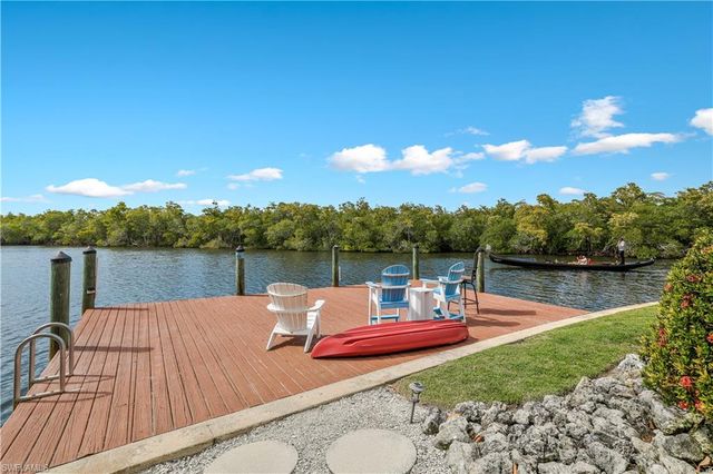 1712 Harbor LN, Naples, FL 34104