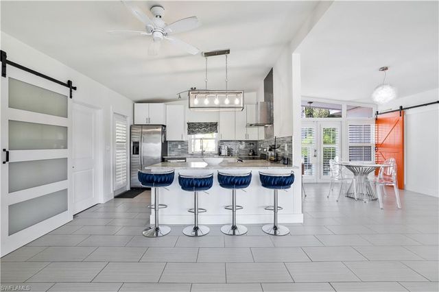 1712 Harbor LN, Naples, FL 34104