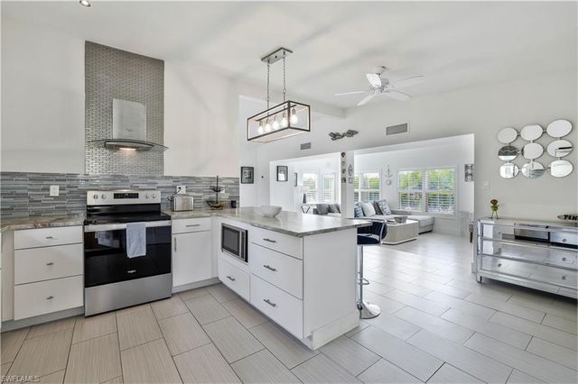 1712 Harbor LN, Naples, FL 34104