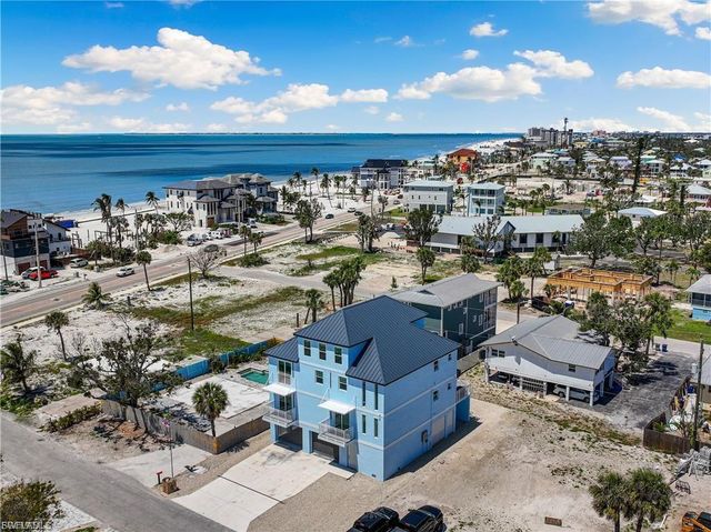 121 Hibiscus DR, Fort Myers Beach, FL 33931