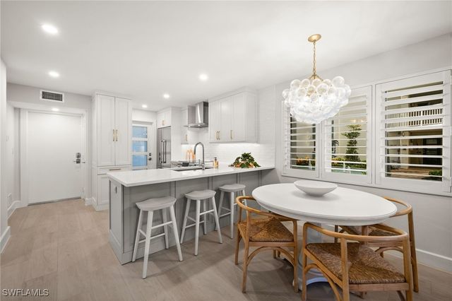 1300 Gulf Shore BLVD N 109, Naples, FL 34102