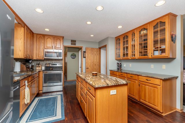 7195 County Road 10 E, Chaska, MN 55318