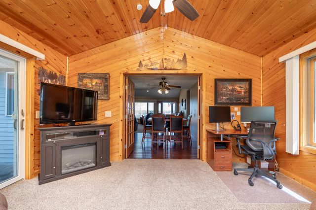 7195 County Road 10 E, Chaska, MN 55318