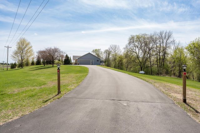 7195 County Road 10 E, Chaska, MN 55318