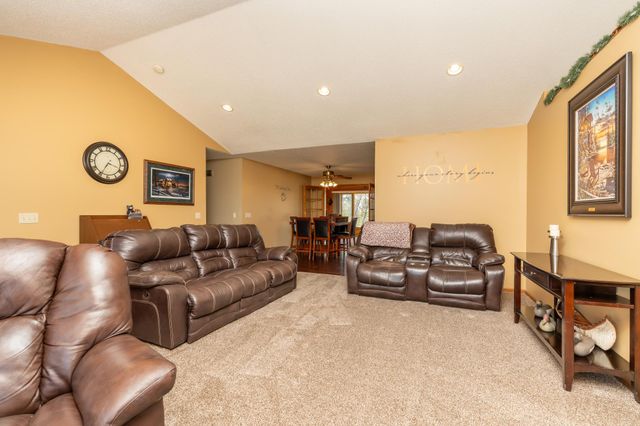 7195 County Road 10 E, Chaska, MN 55318