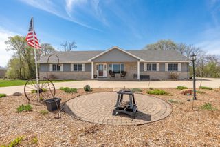 7195 County Road 10 E, Chaska, MN 55318