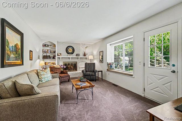 2190 Babcock Drive, Troy, MI 48084