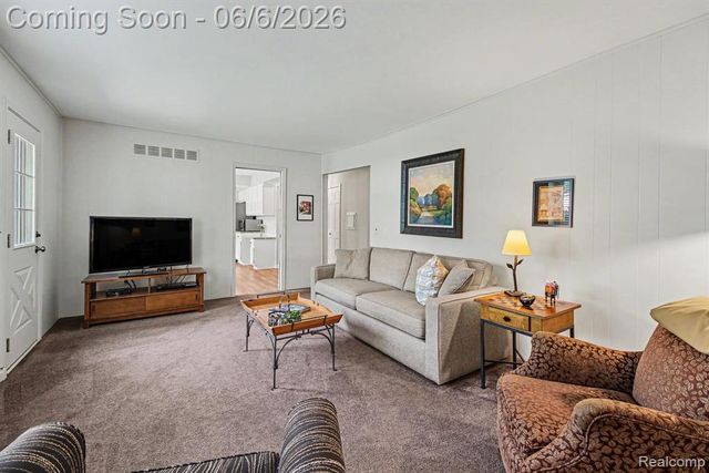 2190 Babcock Drive, Troy, MI 48084