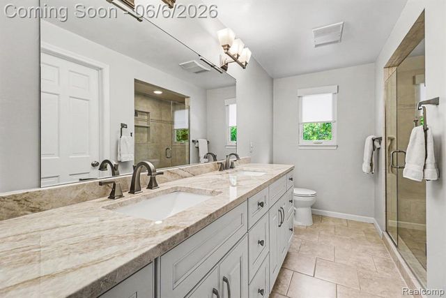 2190 Babcock Drive, Troy, MI 48084