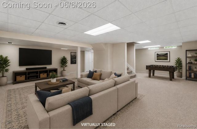2190 Babcock Drive, Troy, MI 48084