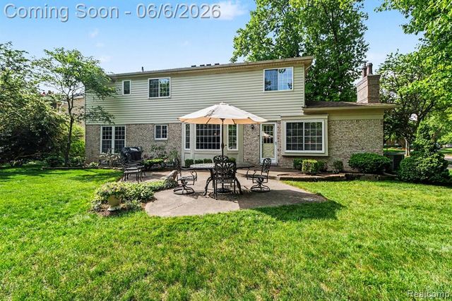 2190 Babcock Drive, Troy, MI 48084