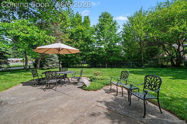 2190 Babcock Drive, Troy, MI 48084