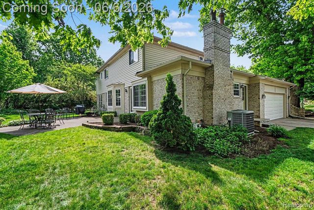 2190 Babcock Drive, Troy, MI 48084