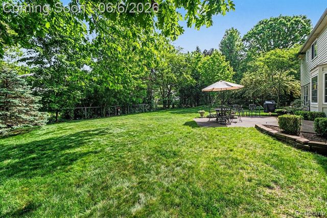 2190 Babcock Drive, Troy, MI 48084