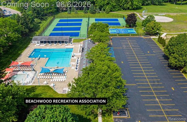 2190 Babcock Drive, Troy, MI 48084