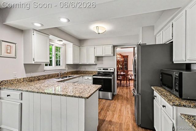 2190 Babcock Drive, Troy, MI 48084