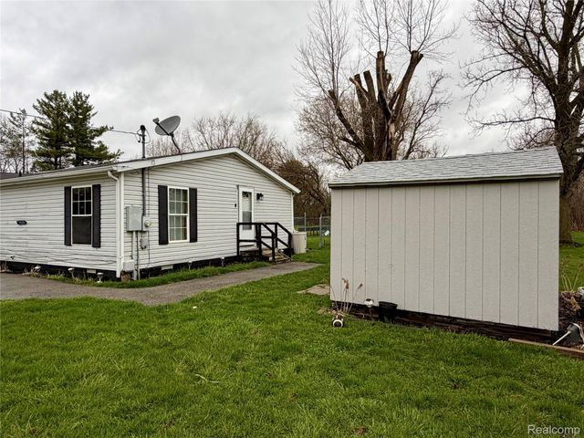 3498 Mackin Road, Flint Charter Township, MI 48504