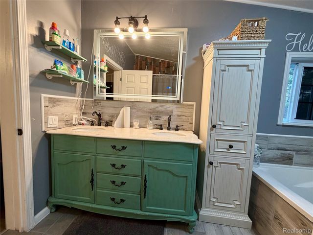 3498 Mackin Road, Flint Charter Township, MI 48504
