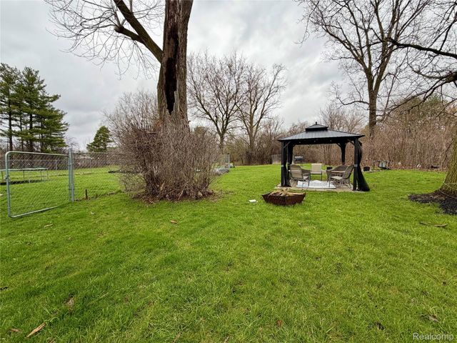 3498 Mackin Road, Flint Charter Township, MI 48504