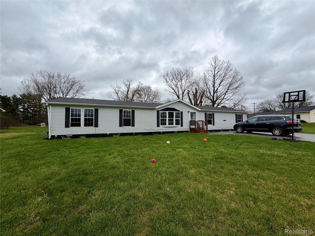 3498 Mackin Road, Flint Charter Township, MI 48504