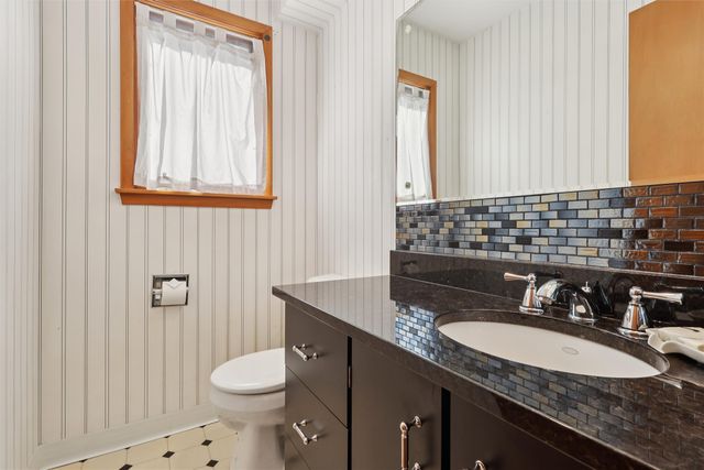 2725 Lynner Drive, Des Moines, IA 50310