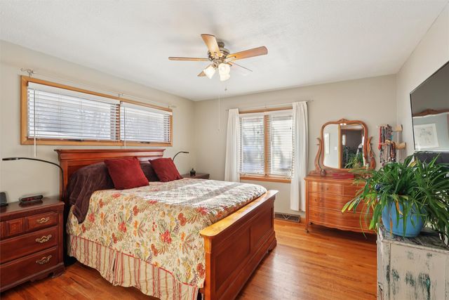 2725 Lynner Drive, Des Moines, IA 50310