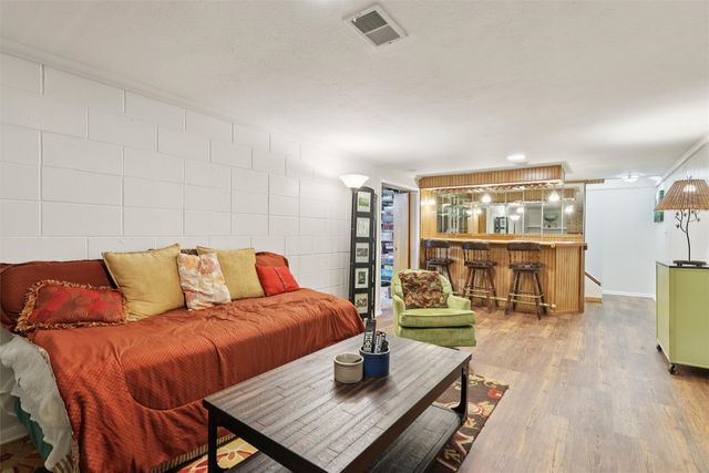 2725 Lynner Drive, Des Moines, IA 50310