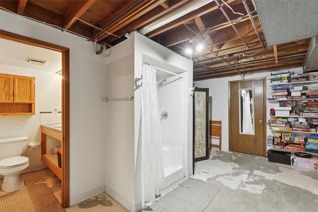 2725 Lynner Drive, Des Moines, IA 50310