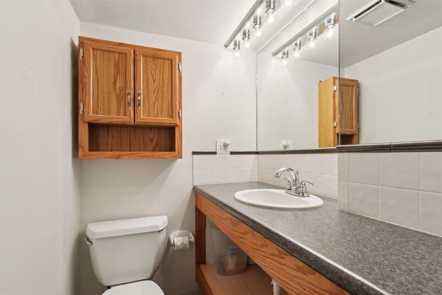 2725 Lynner Drive, Des Moines, IA 50310