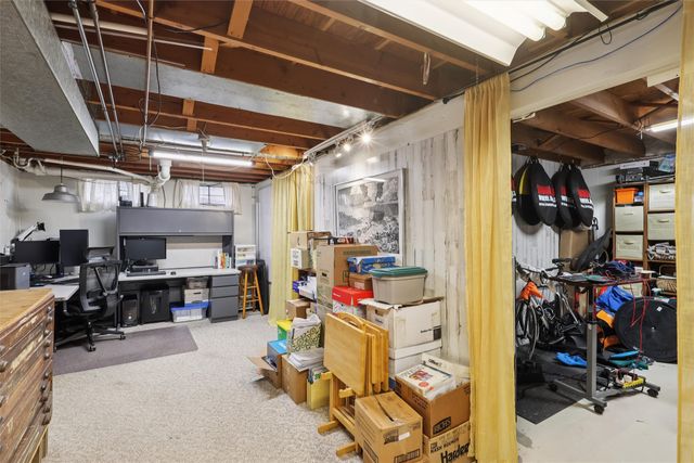 2725 Lynner Drive, Des Moines, IA 50310