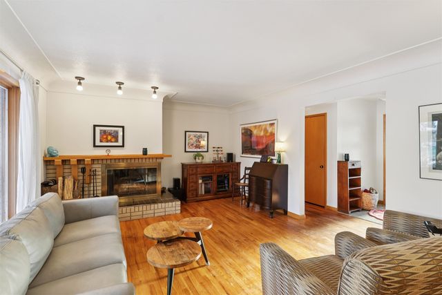 2725 Lynner Drive, Des Moines, IA 50310