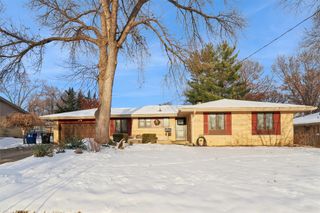 2725 Lynner Drive, Des Moines, IA 50310