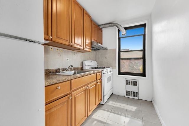 6395 Austin St Apt 2G, New York City, NY 11374