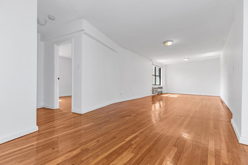 6395 Austin St Apt 2G, New York City, NY 11374