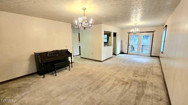 323 Northwest 6th Street, Coeburn, VA 24230