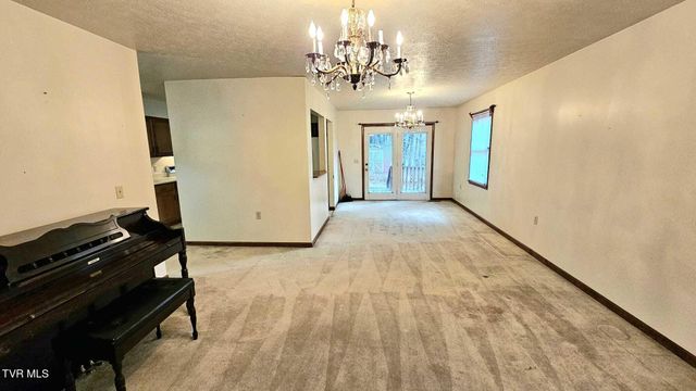 323 Northwest 6th Street, Coeburn, VA 24230