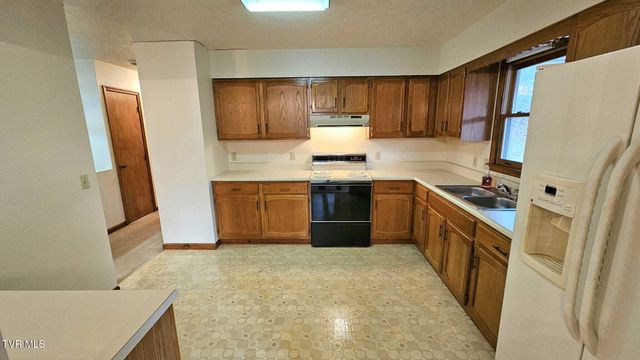 323 Northwest 6th Street, Coeburn, VA 24230