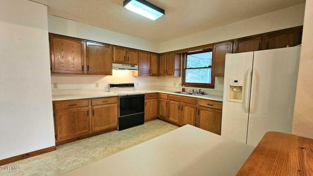 323 Northwest 6th Street, Coeburn, VA 24230