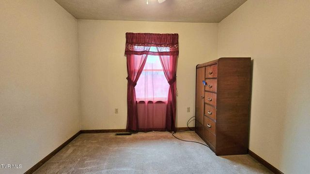 323 Northwest 6th Street, Coeburn, VA 24230