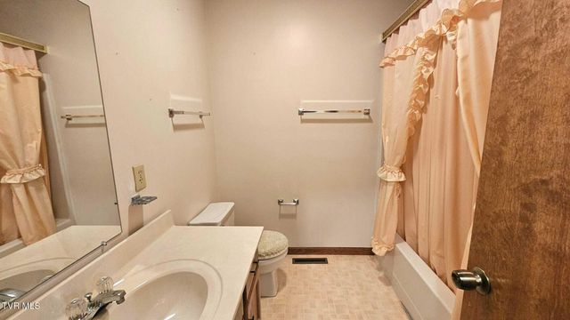 323 Northwest 6th Street, Coeburn, VA 24230