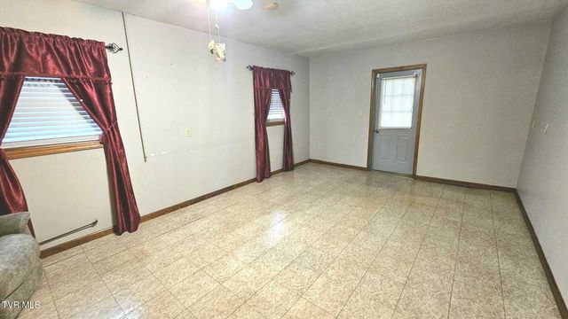 323 Northwest 6th Street, Coeburn, VA 24230