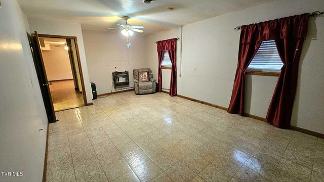 323 Northwest 6th Street, Coeburn, VA 24230