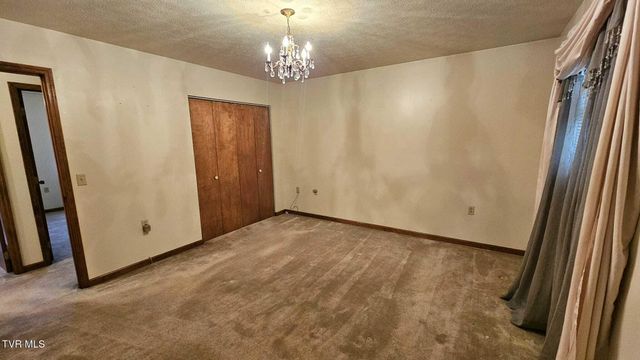 323 Northwest 6th Street, Coeburn, VA 24230