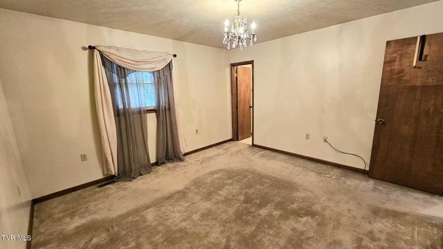 323 Northwest 6th Street, Coeburn, VA 24230