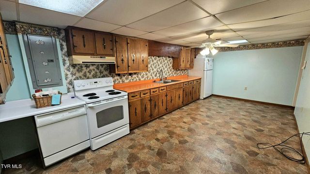 323 Northwest 6th Street, Coeburn, VA 24230